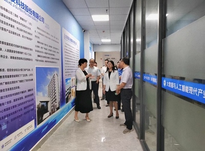 黃愛群總工程師調(diào)研產(chǎn)業(yè)學(xué)院，共謀軟件技術(shù)服務(wù)發(fā)展新篇章